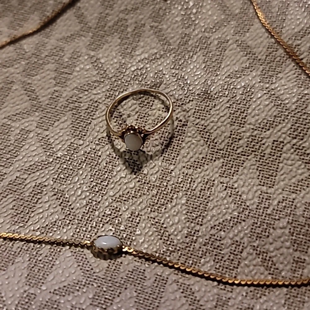 ✨ Vintage Gold & Opal Duo: 12k Necklace & 10k Ring Set! ✨ - Picture 10 of 12